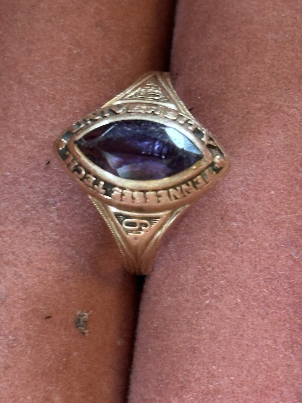 Vintage 1969 Tennessee Tech University 10K Gold Class Ring Purple Stone Estate
